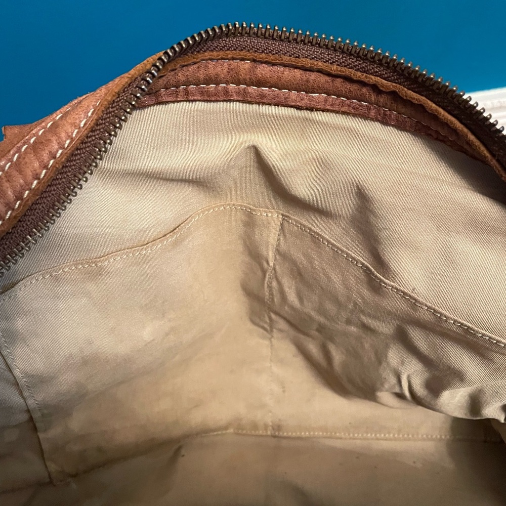 Roots Canada vintage leather bag. - Picture 11 of 15